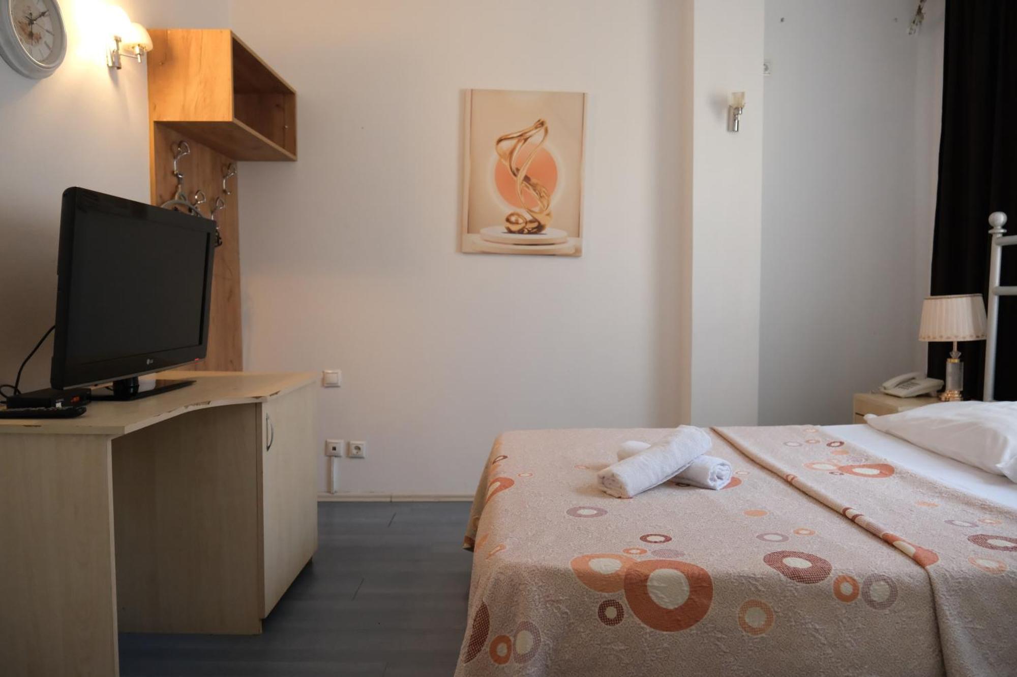 Hotel Sara & Spa Пристина Екстериор снимка